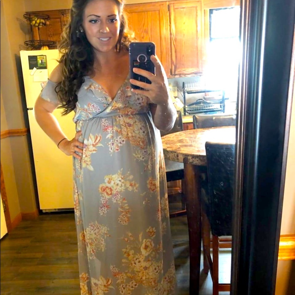 Maternity dress like new size large